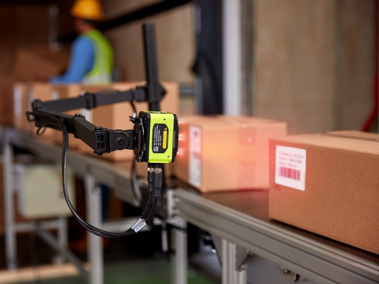 Баркод скенерът Zebra FS40, който може да заснеме 16 различни изображения на един елемент